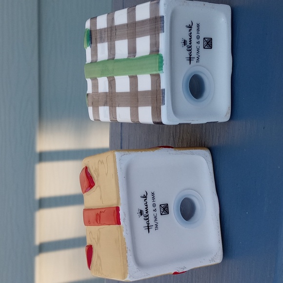 Hallmark Salt & Pepper Shakers - Picture 3 of 4